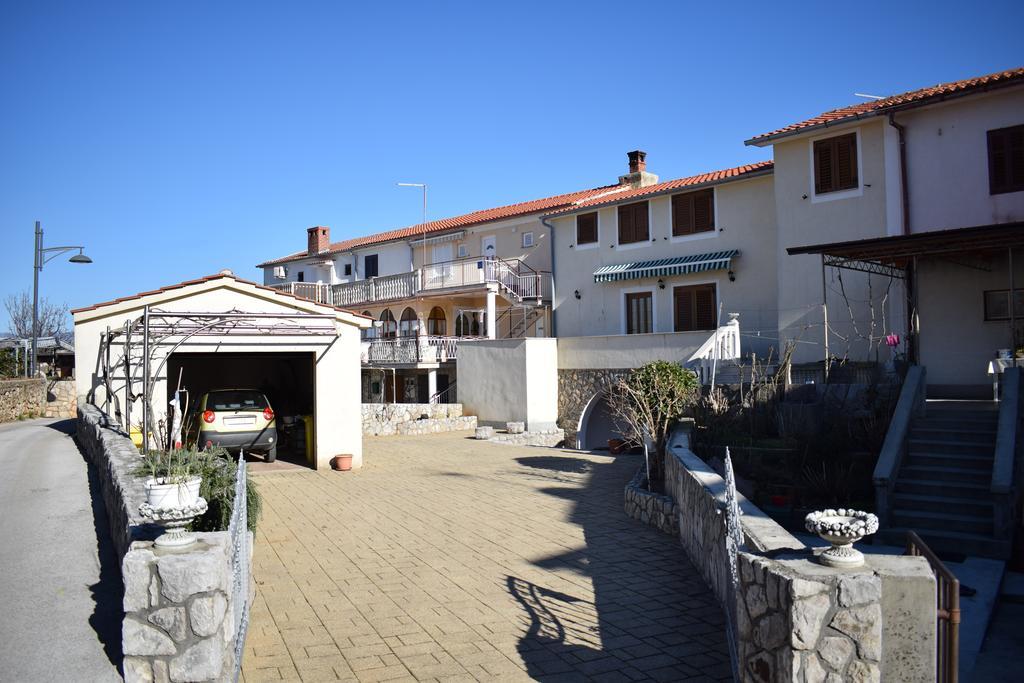 Apartments Blue Dream Malinska Bagian luar foto